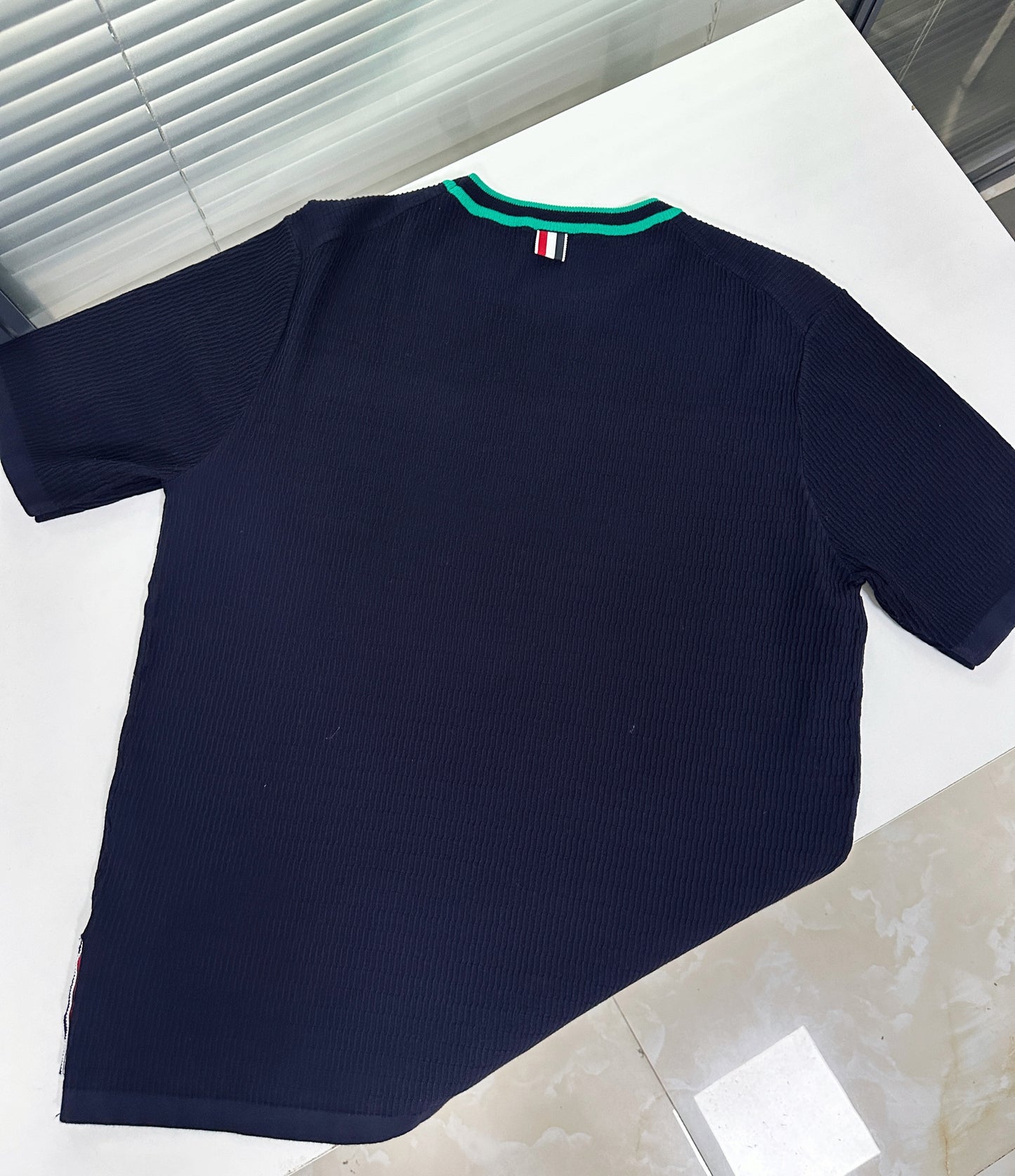 تي شيرت متعدد الألوان