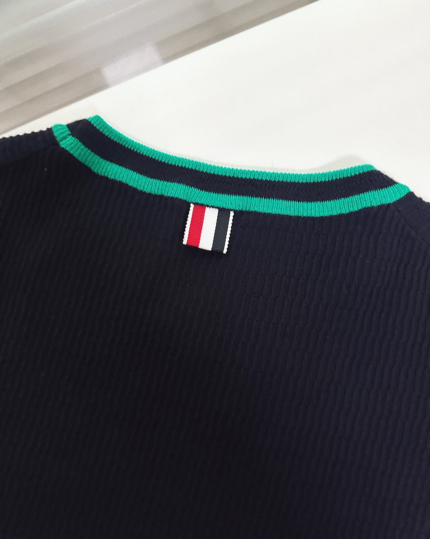 تي شيرت متعدد الألوان