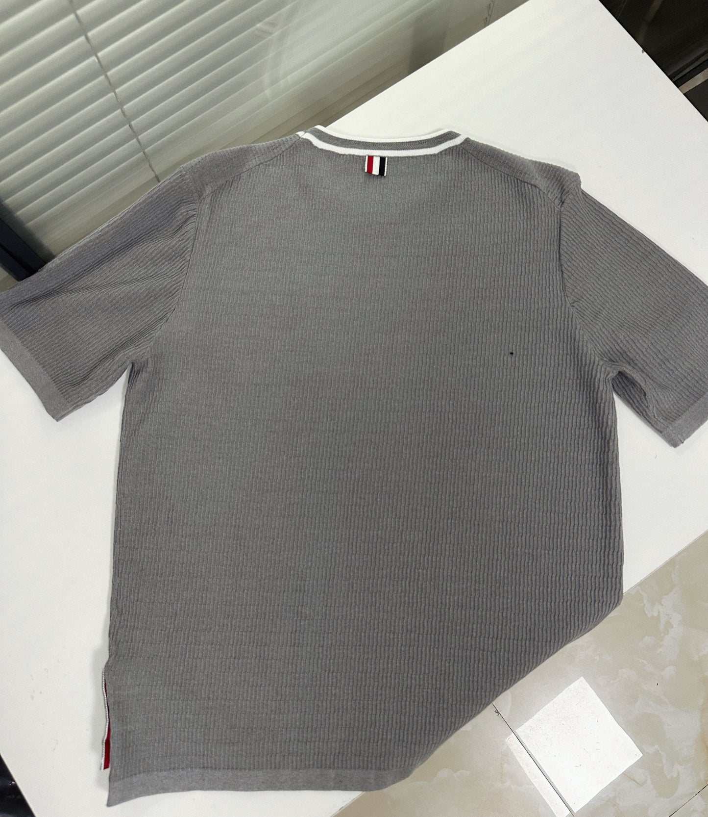 تي شيرت متعدد الألوان