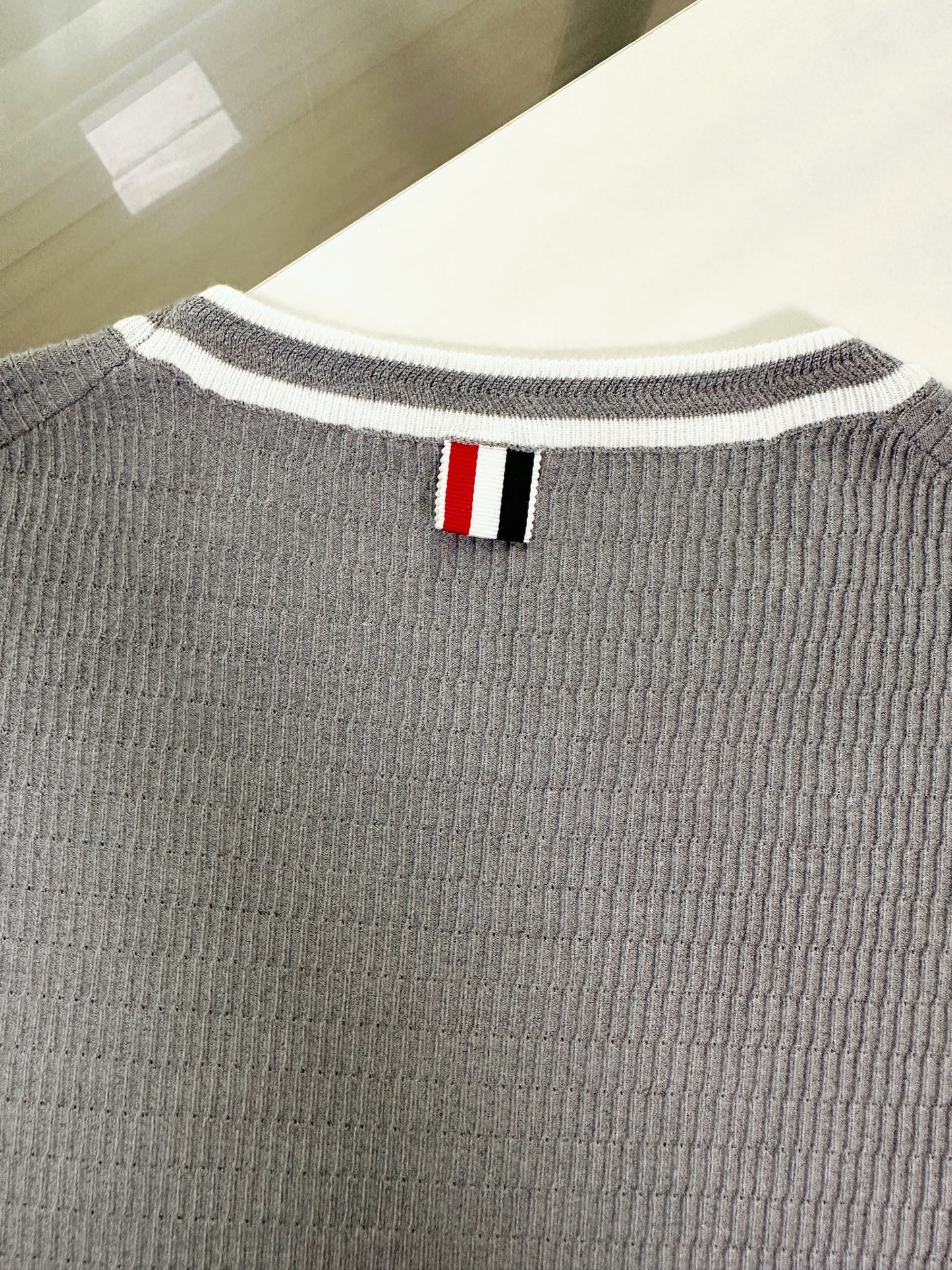 تي شيرت متعدد الألوان