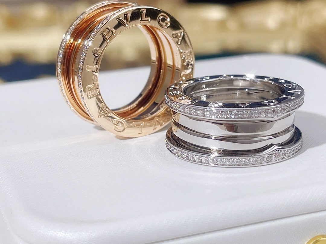 Goldener und silberner Ring