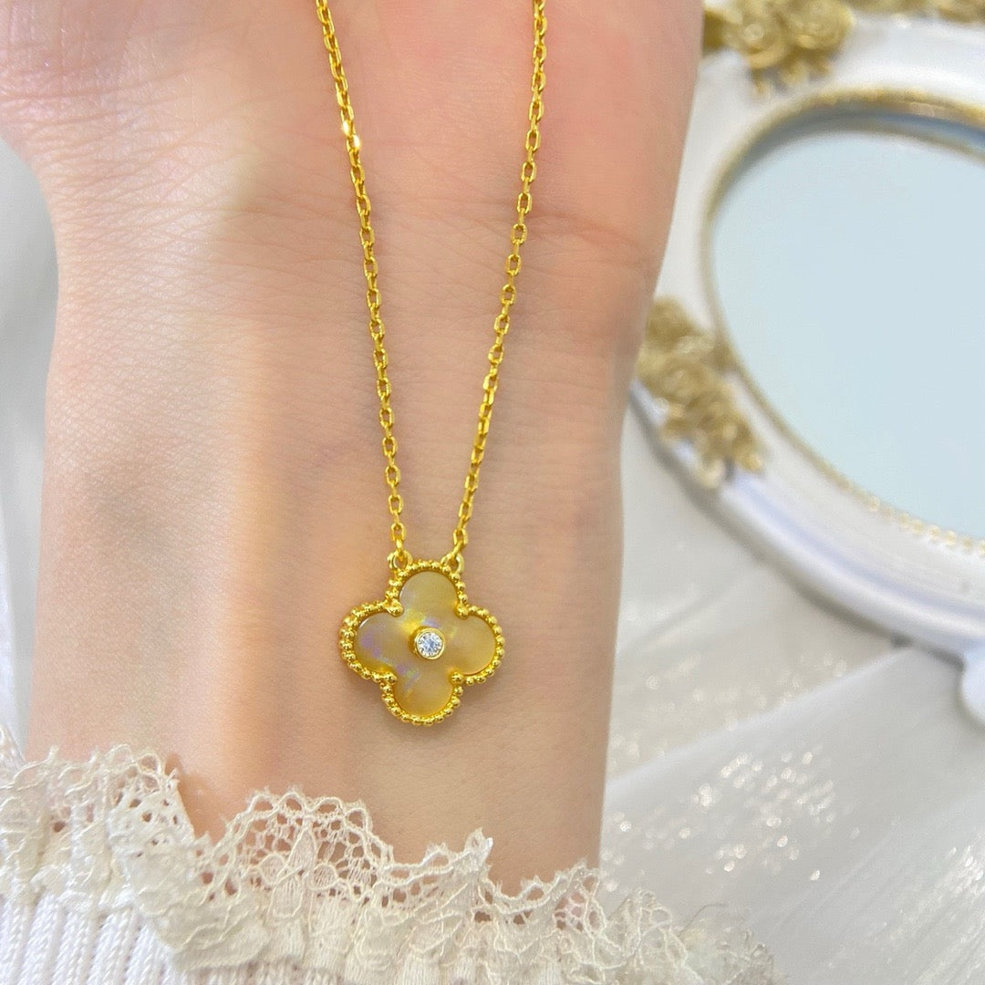 collar de oro