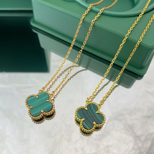 Collar verde dorado