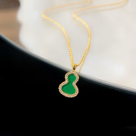 Collar verde dorado