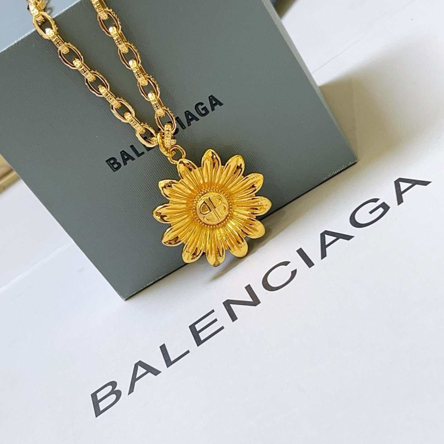 Goldene Halskette