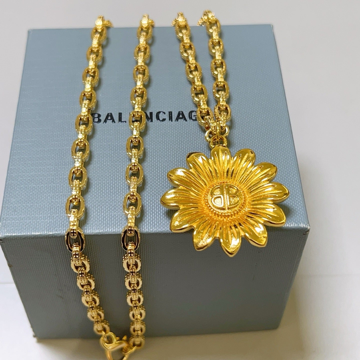 Goldene Halskette