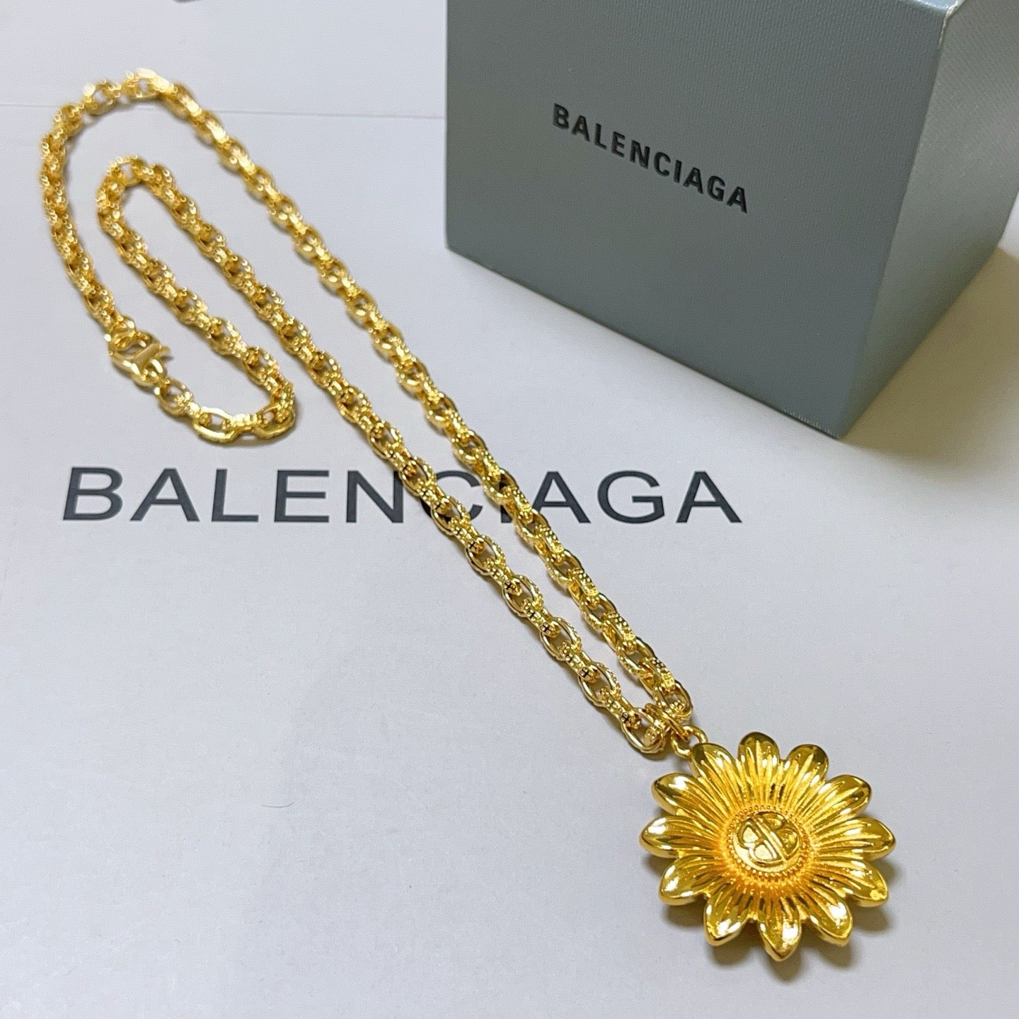Goldene Halskette