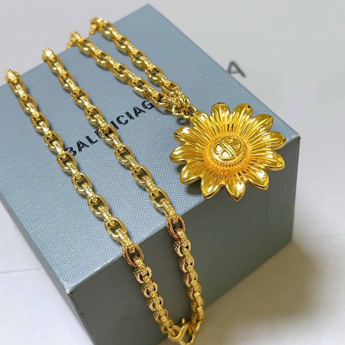 Goldene Halskette