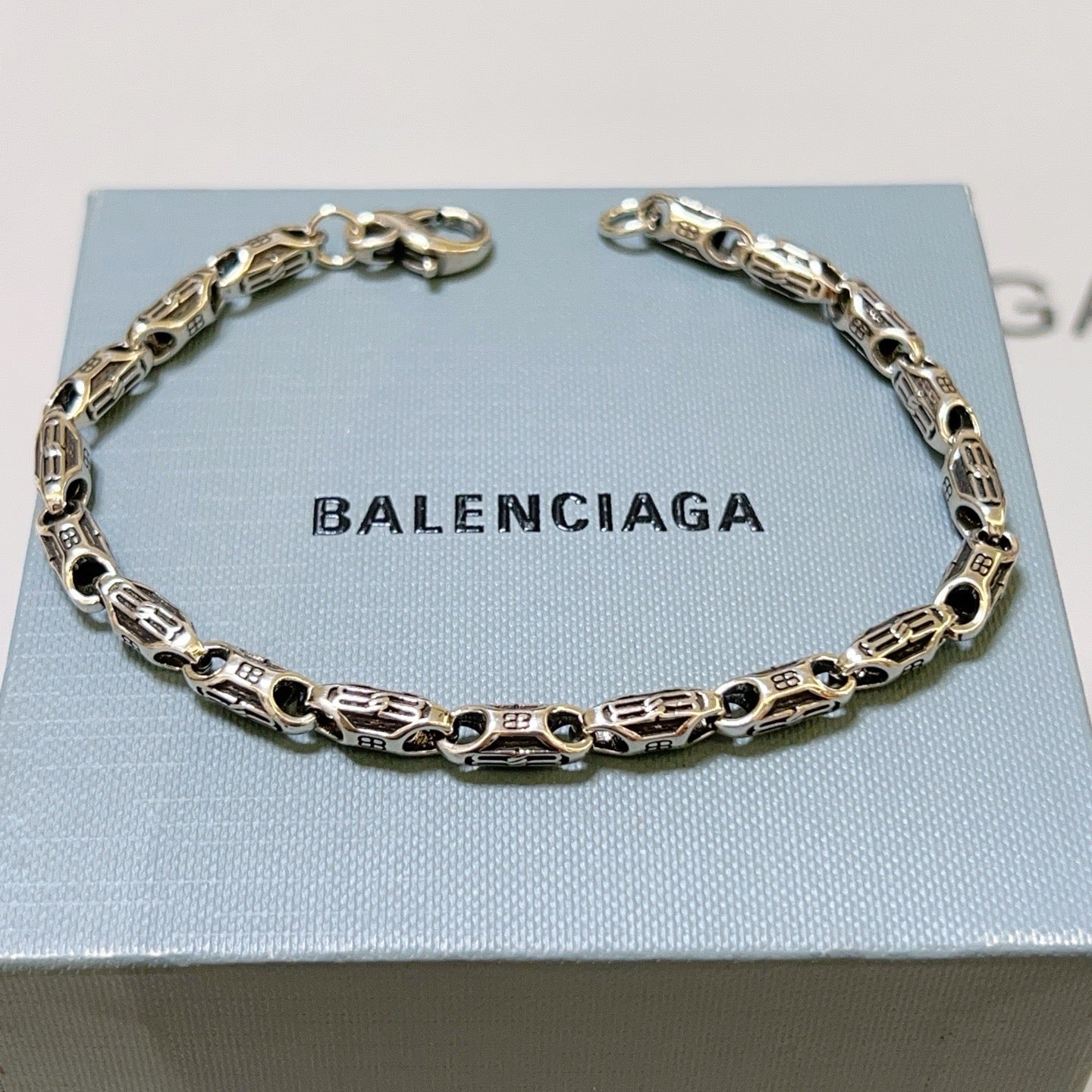 Silbernes schwarzes Armband