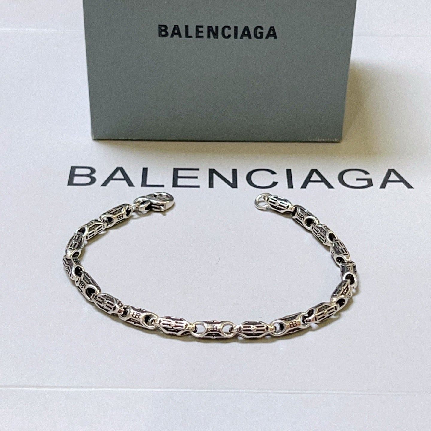 Silbernes schwarzes Armband