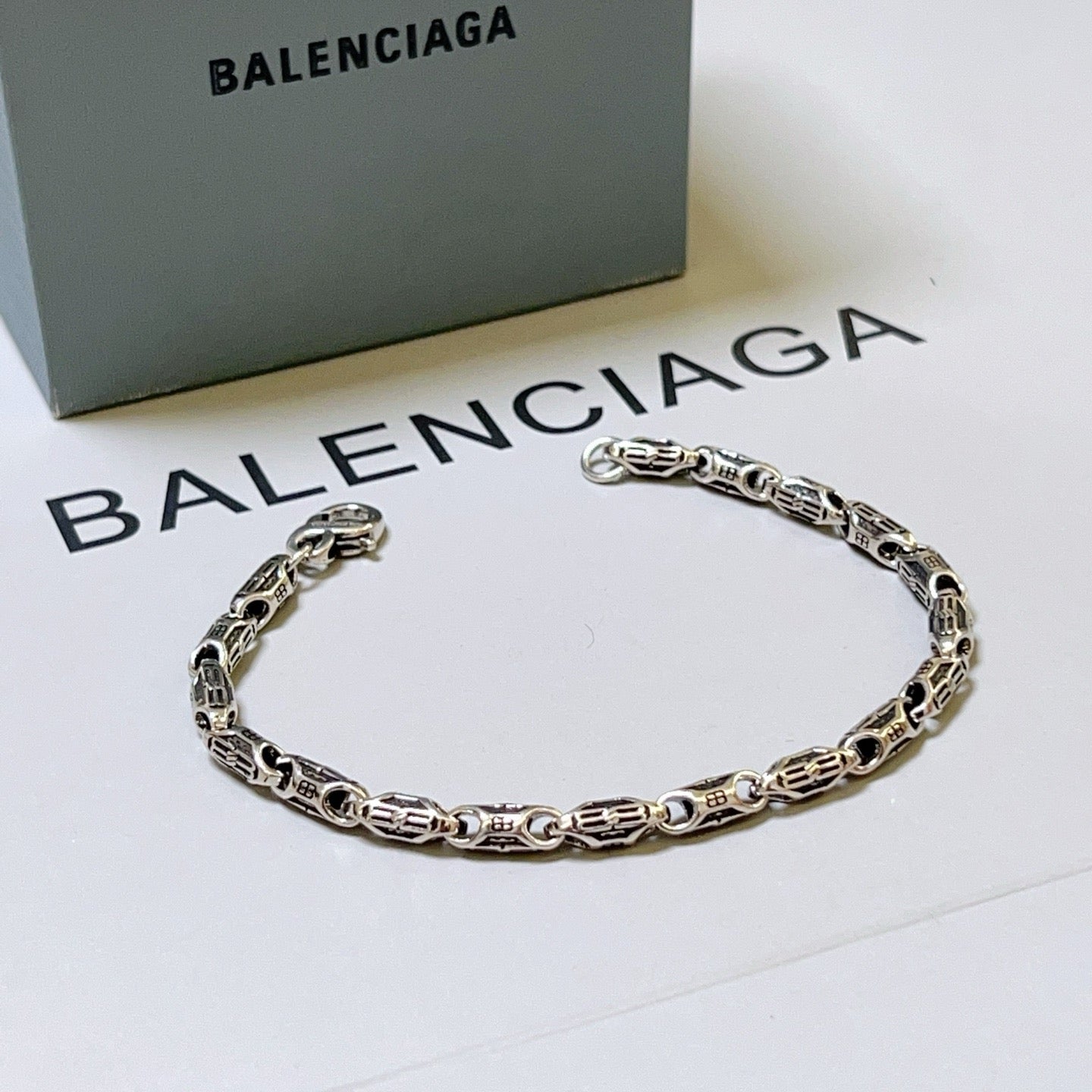 Silbernes schwarzes Armband