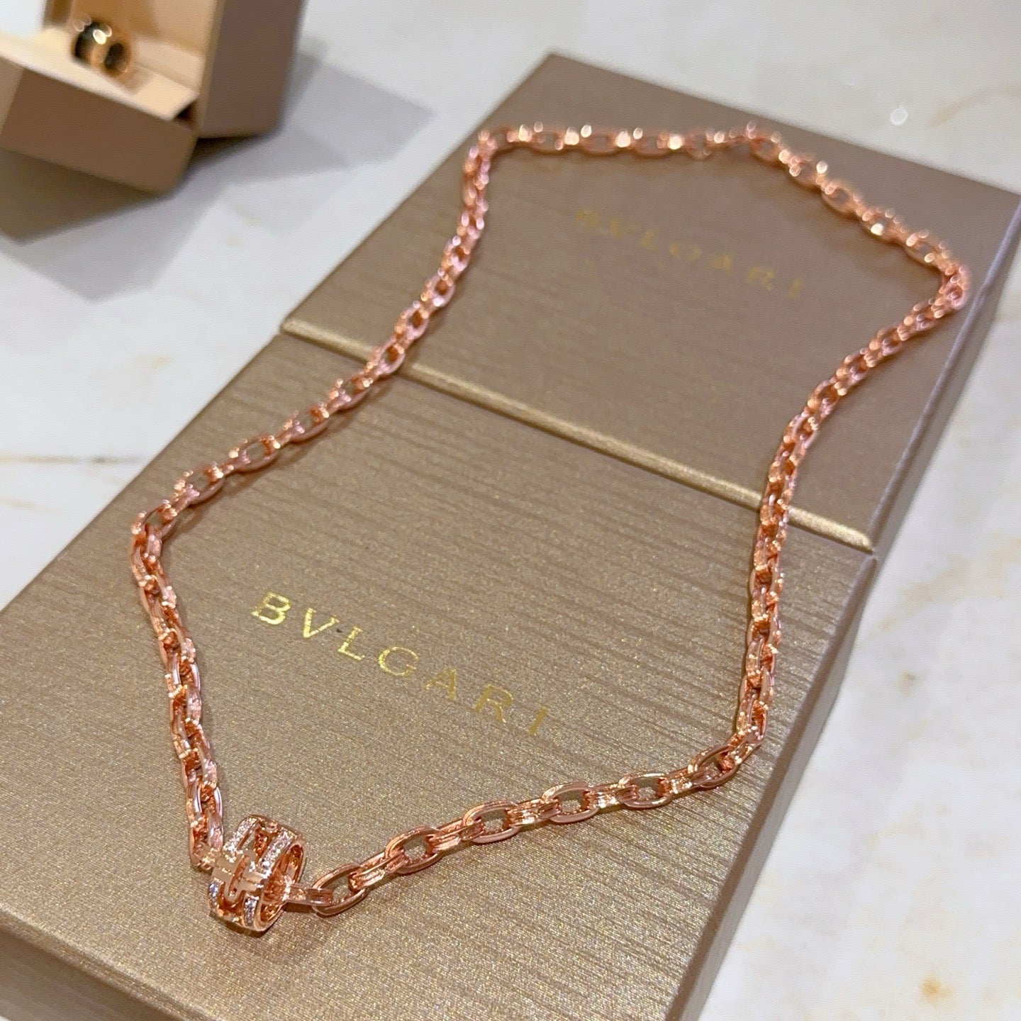 Goldenes Halsband