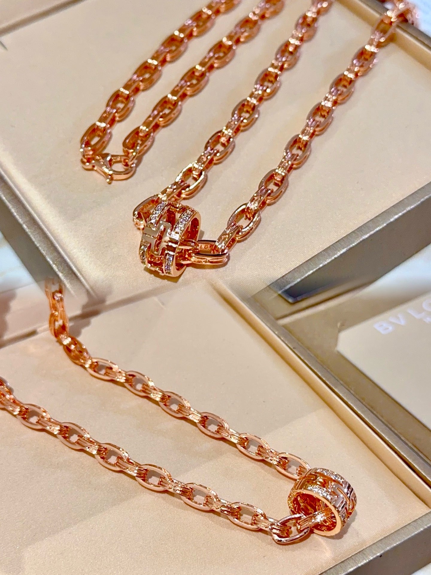 Goldenes Halsband