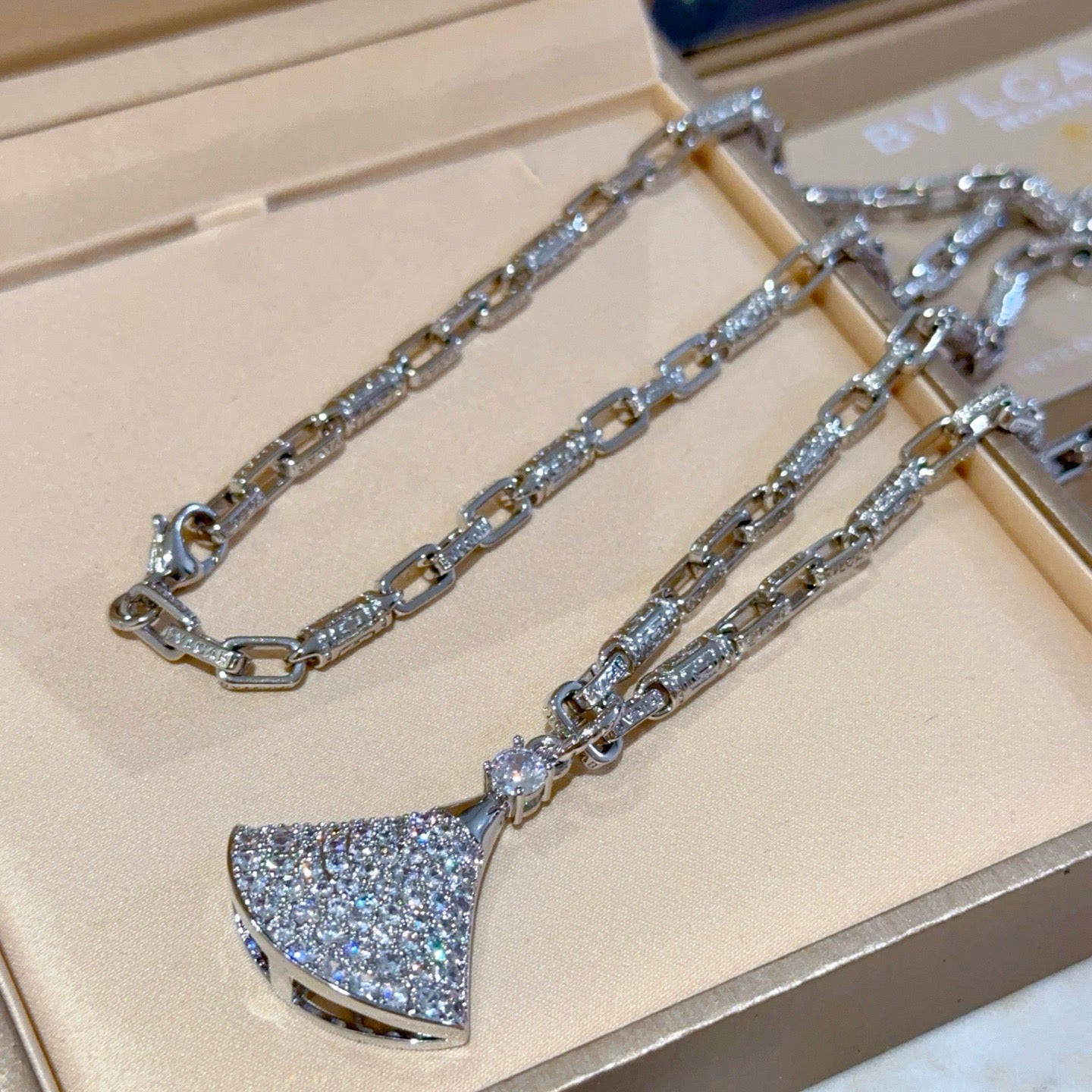 Silver Necklace - FashionHype.xyz
