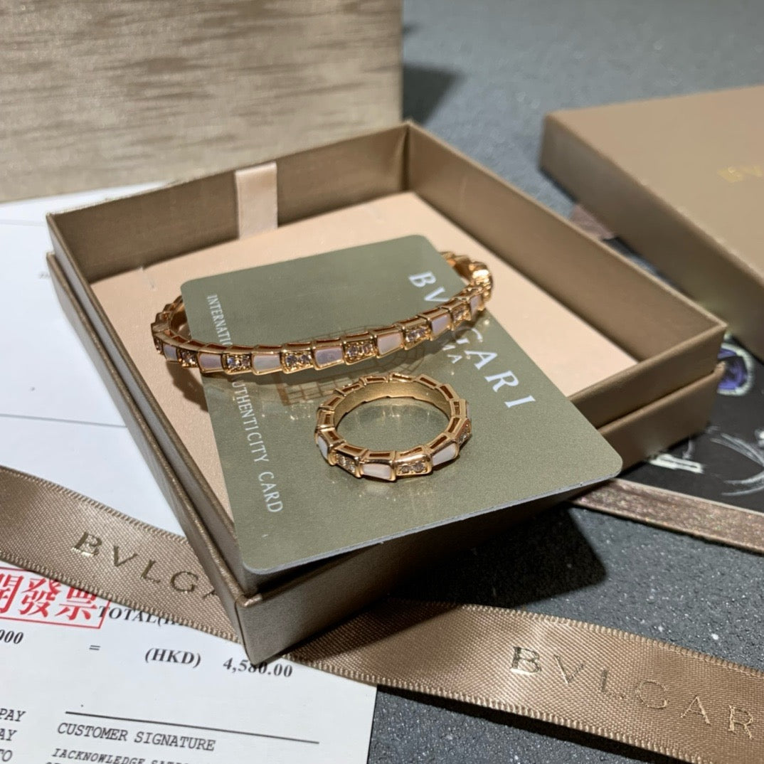 Goldarmband mit Ring