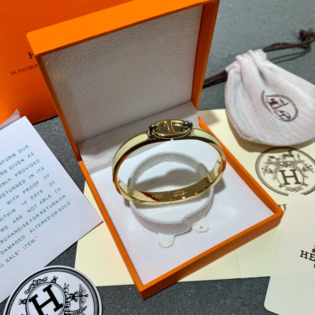 Gold Bracelet - FashionHype.xyz