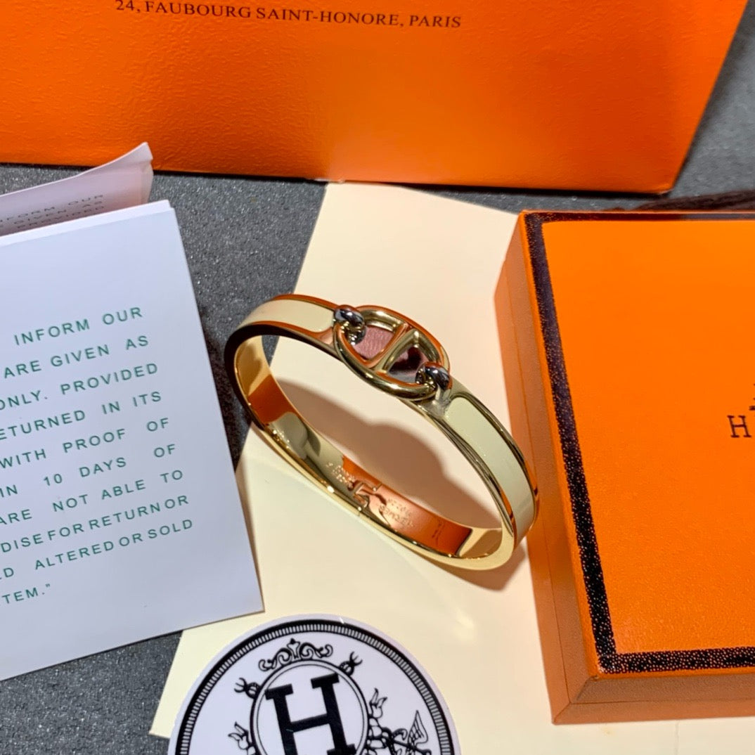 Gold Bracelet - FashionHype.xyz
