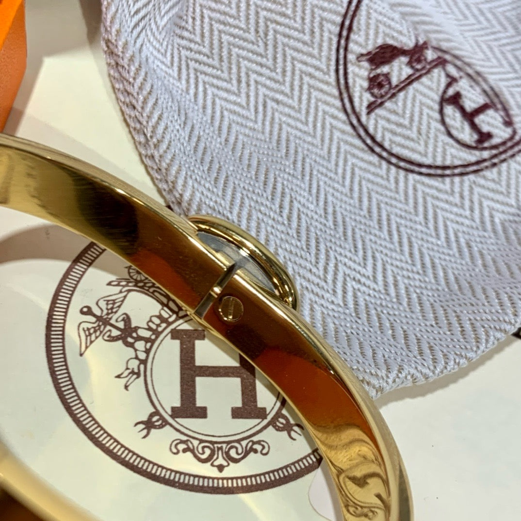 Gold Bracelet - FashionHype.xyz