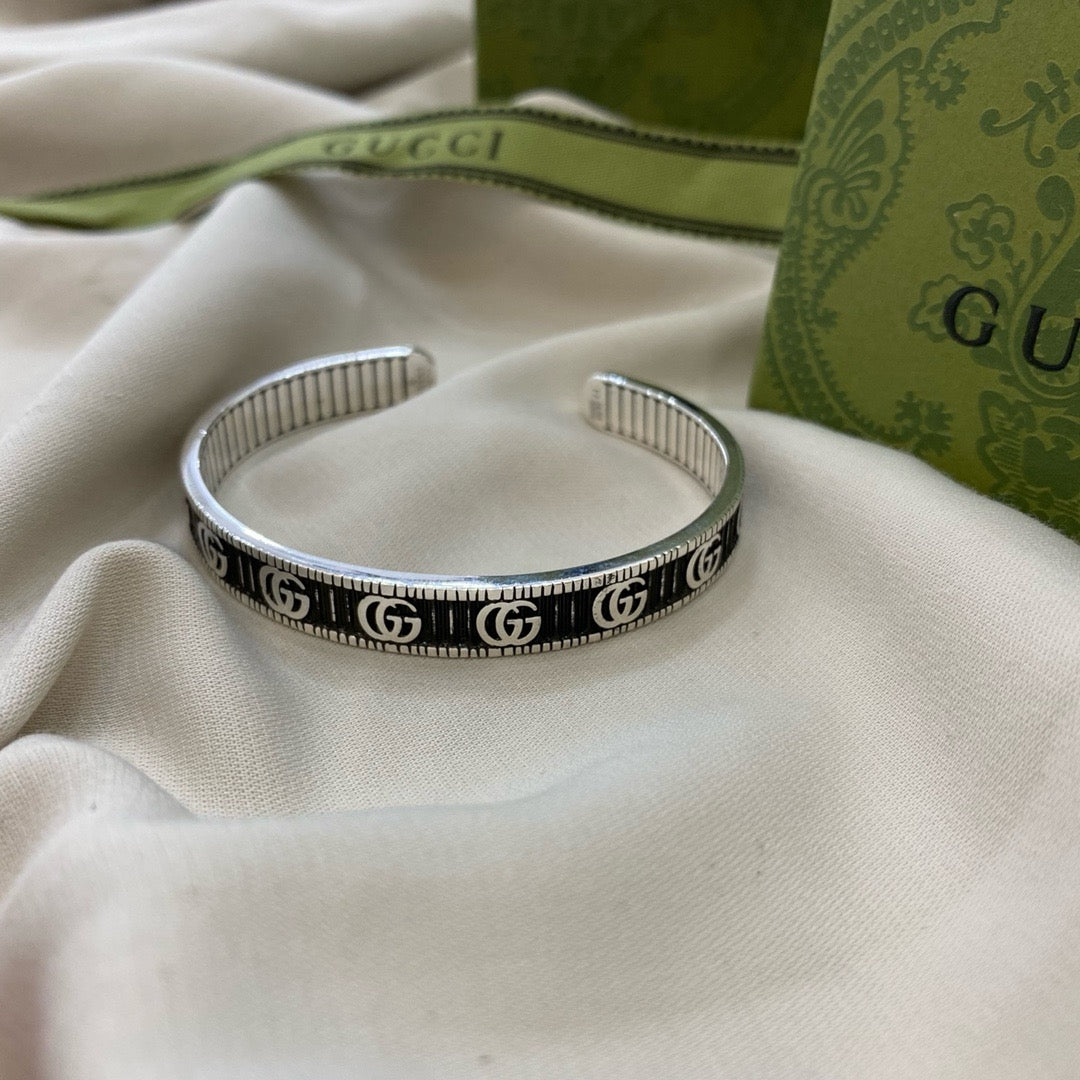 Silbernes schwarzes Armband