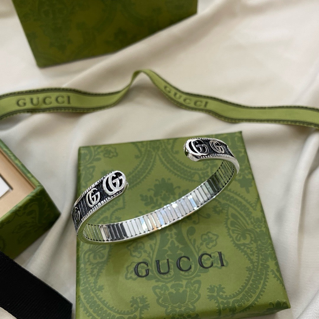 Silbernes schwarzes Armband