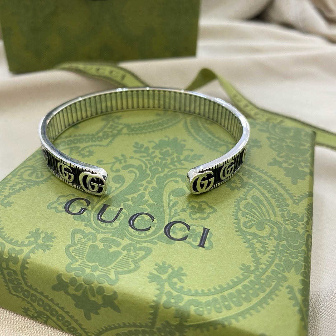 Silbernes schwarzes Armband