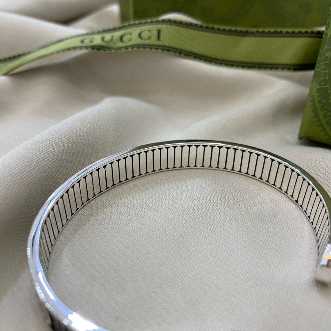 Silbernes schwarzes Armband