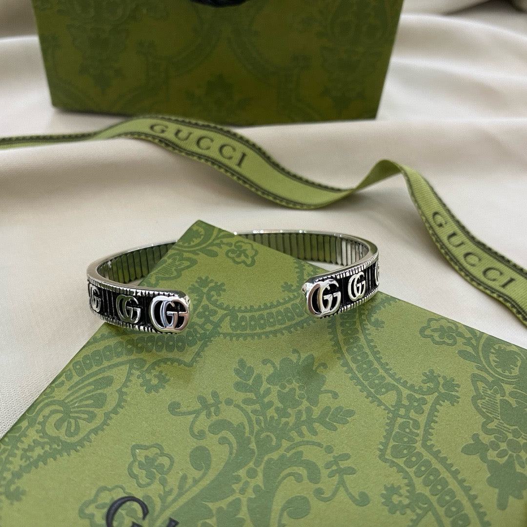 Silbernes schwarzes Armband