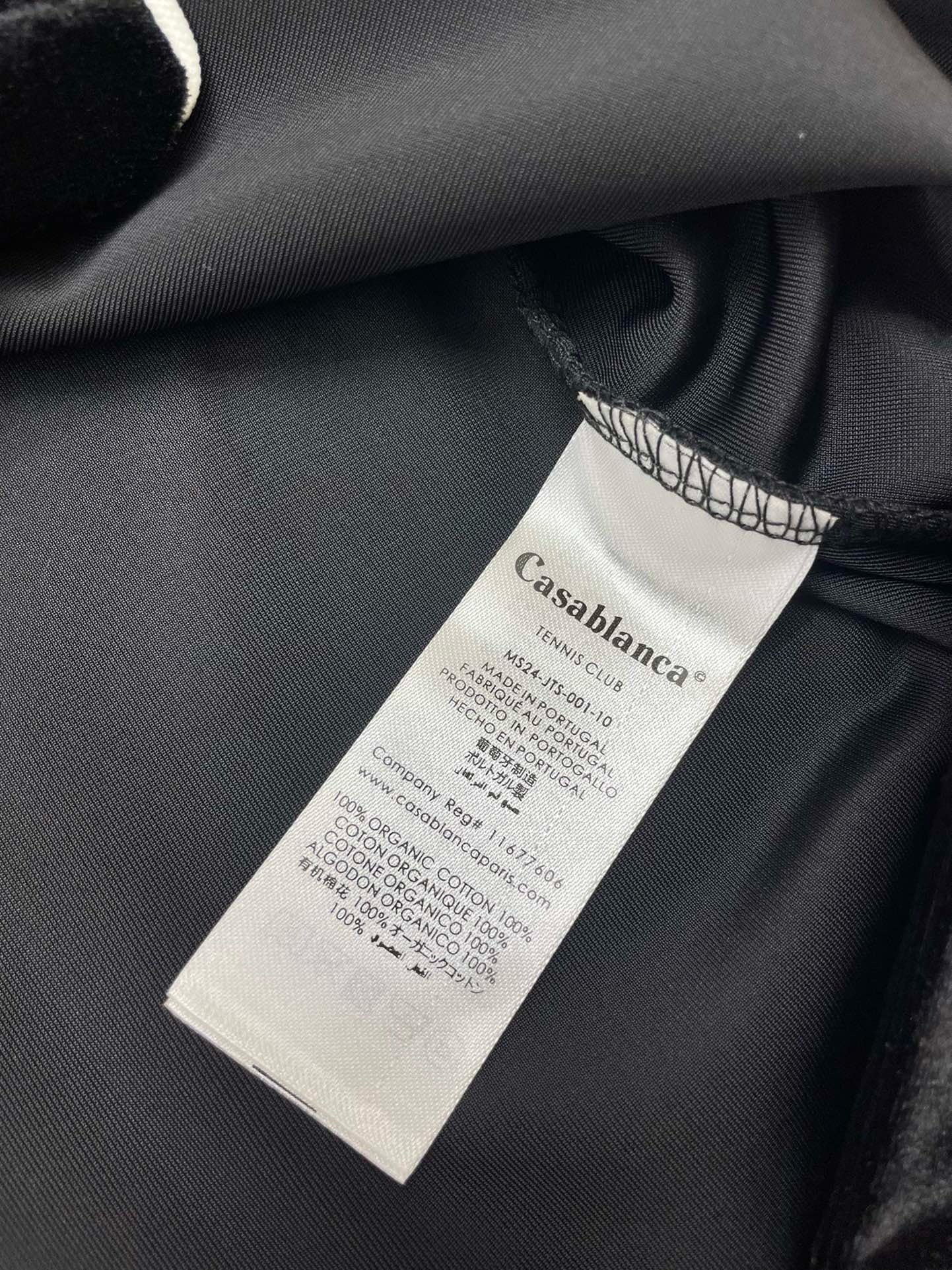 Schwarzes und grünes Hemd