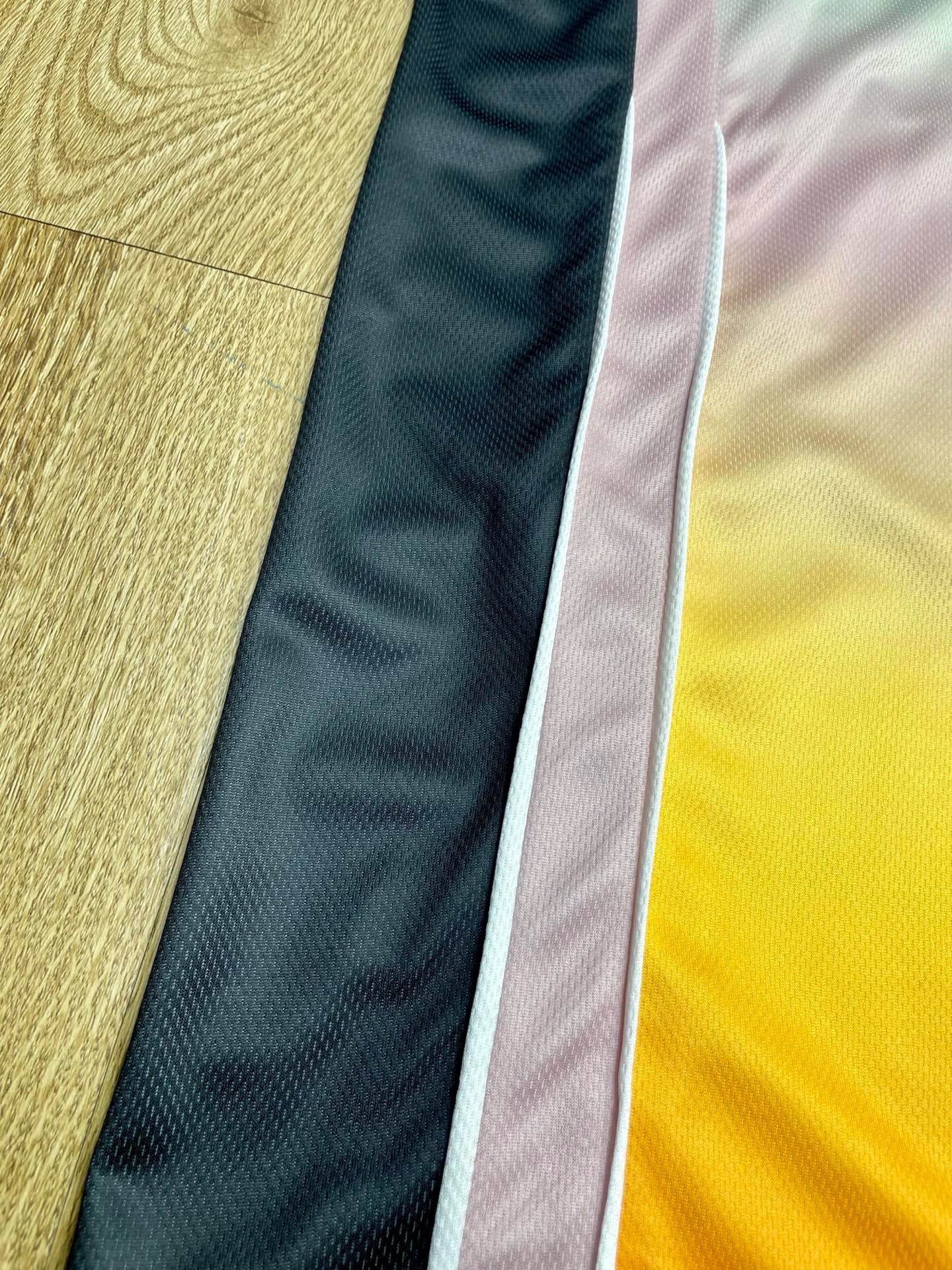 Mehrfarbiges T-Shirt