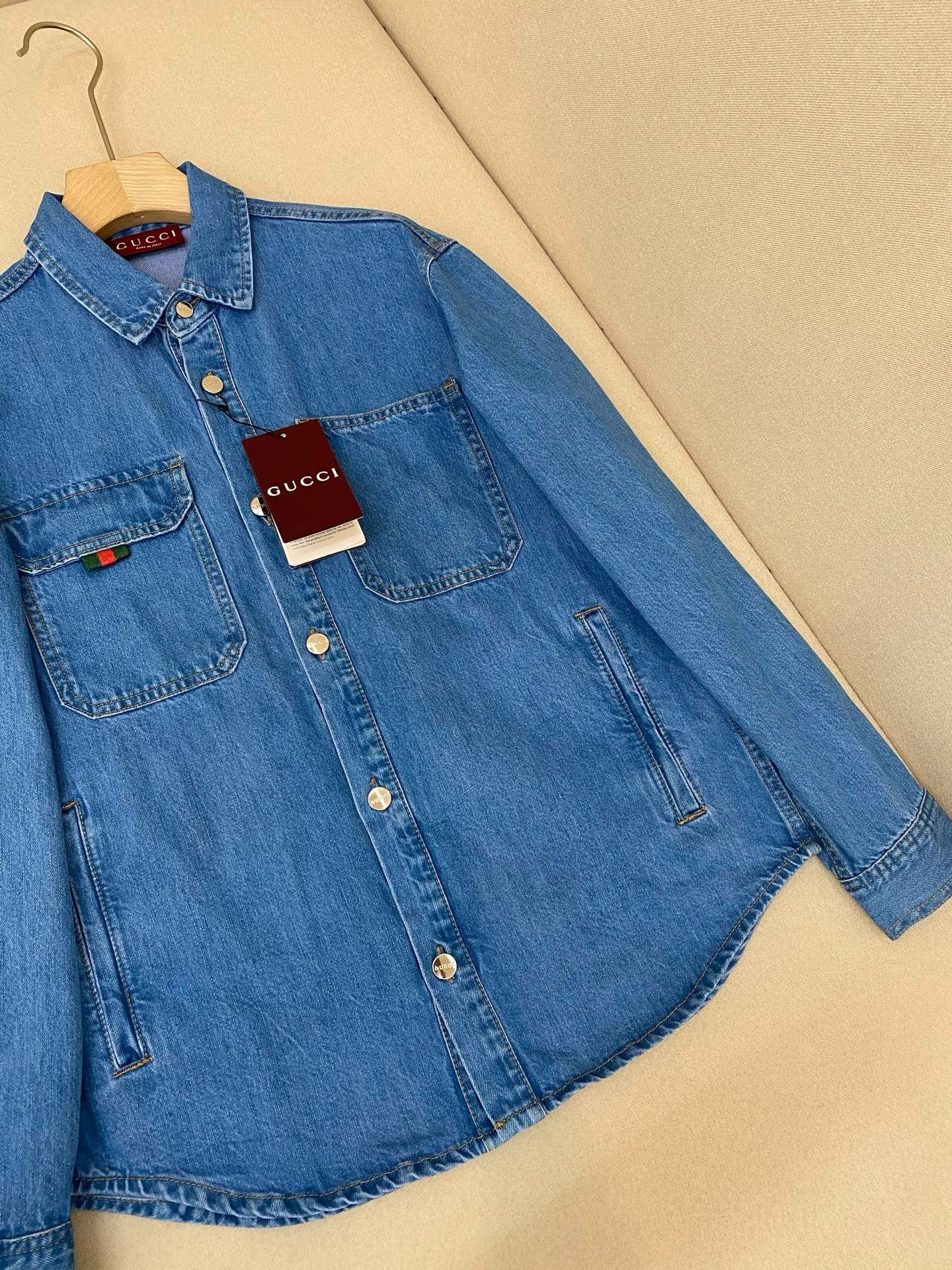 Blaue Jacke