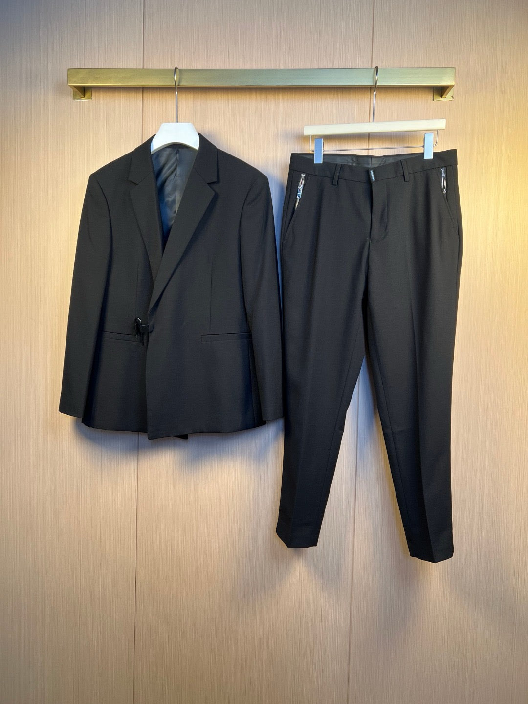 Black Jacket and Pant Suit - Size 56 / 36 - FashionHype.xyz