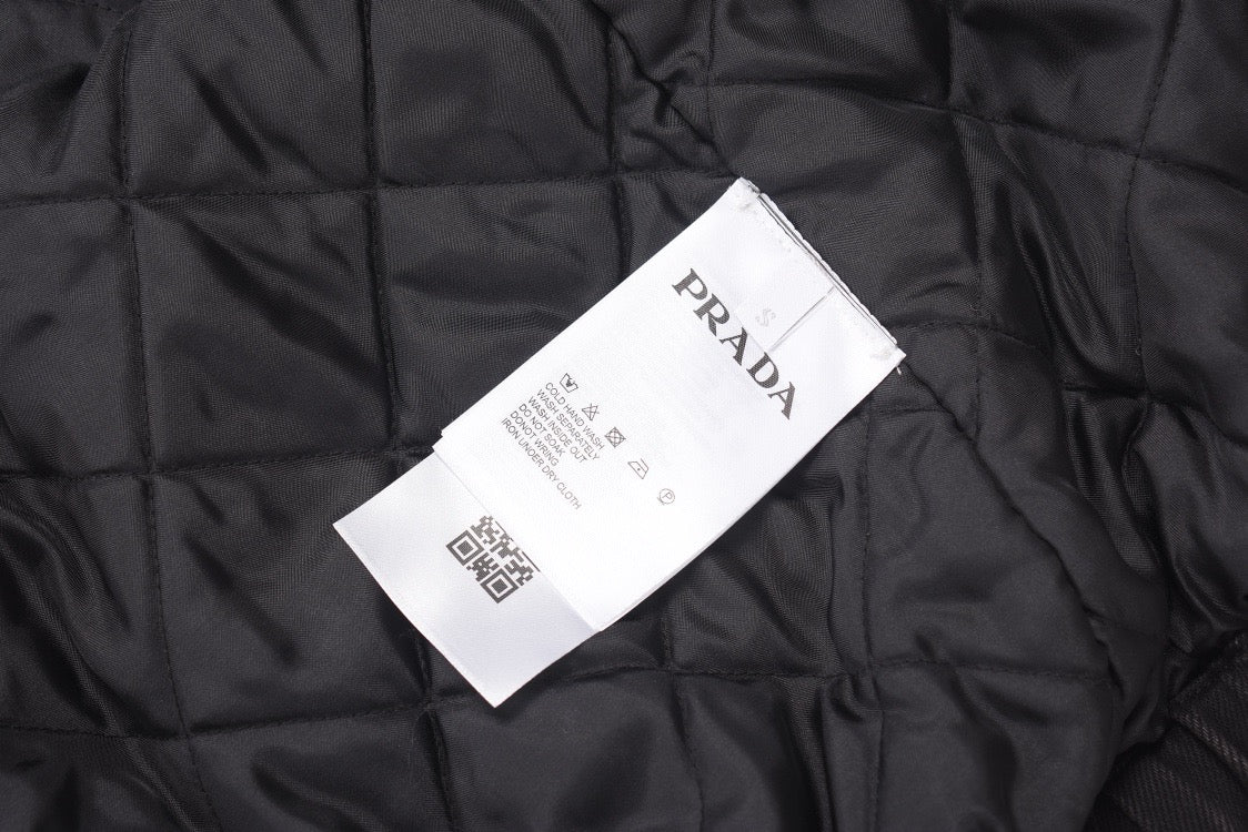 Black Jacket - Size M - FashionHype.xyz