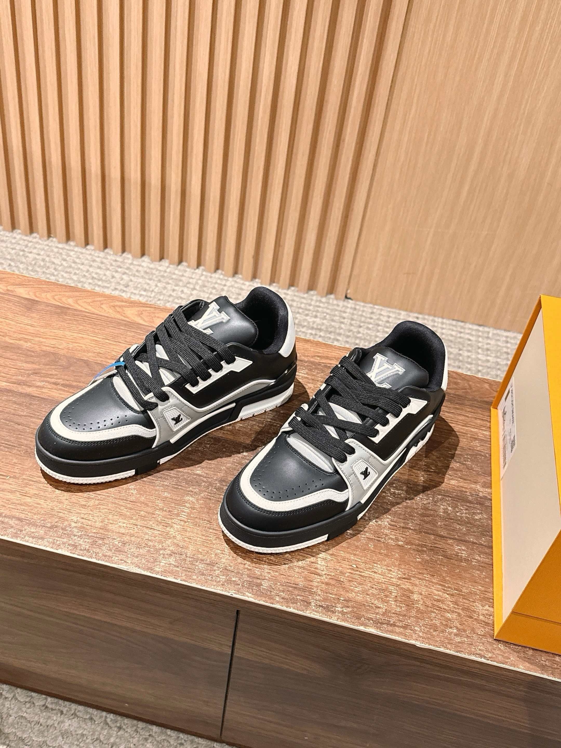 Black Shoes