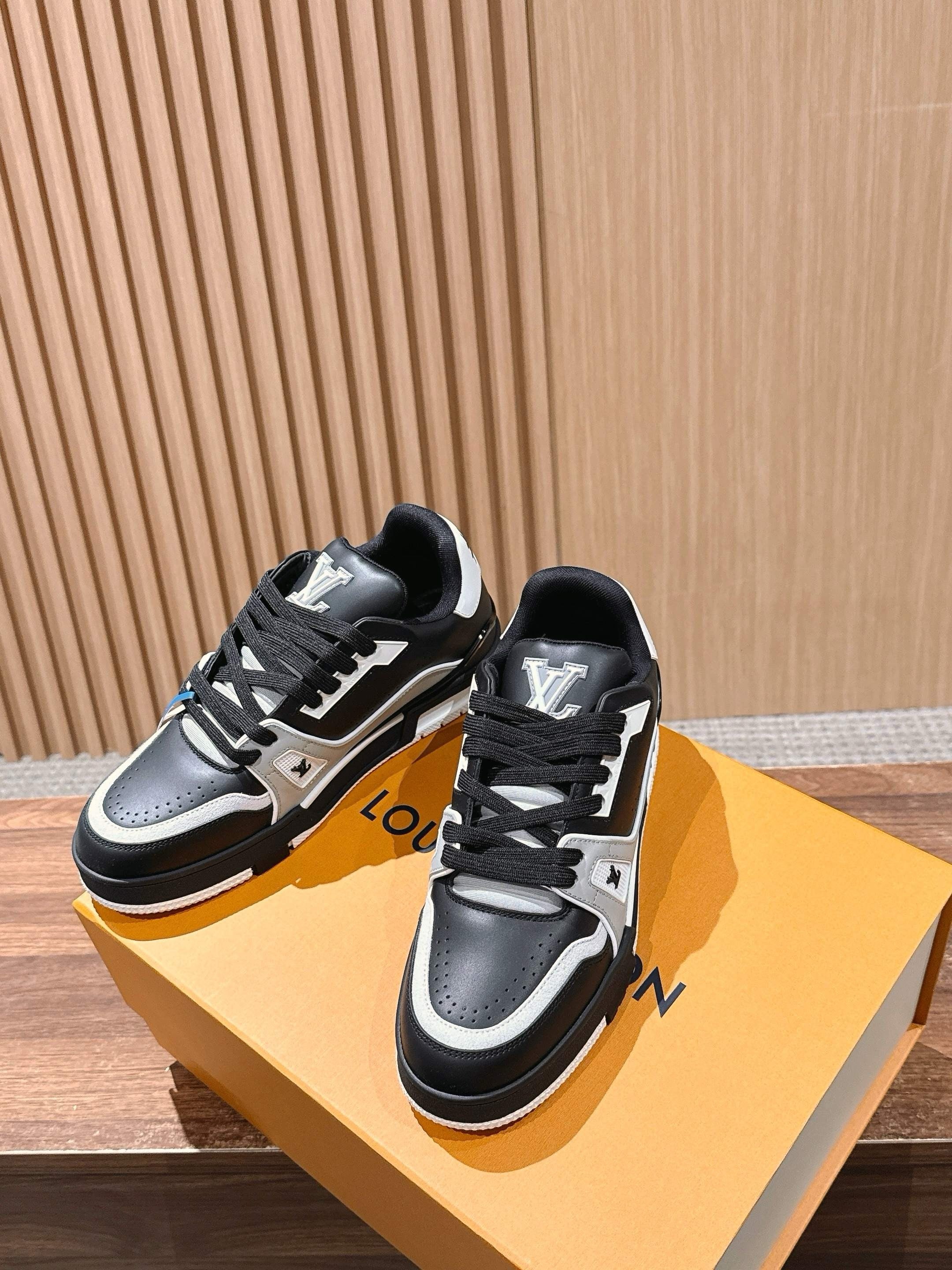 Black Shoes