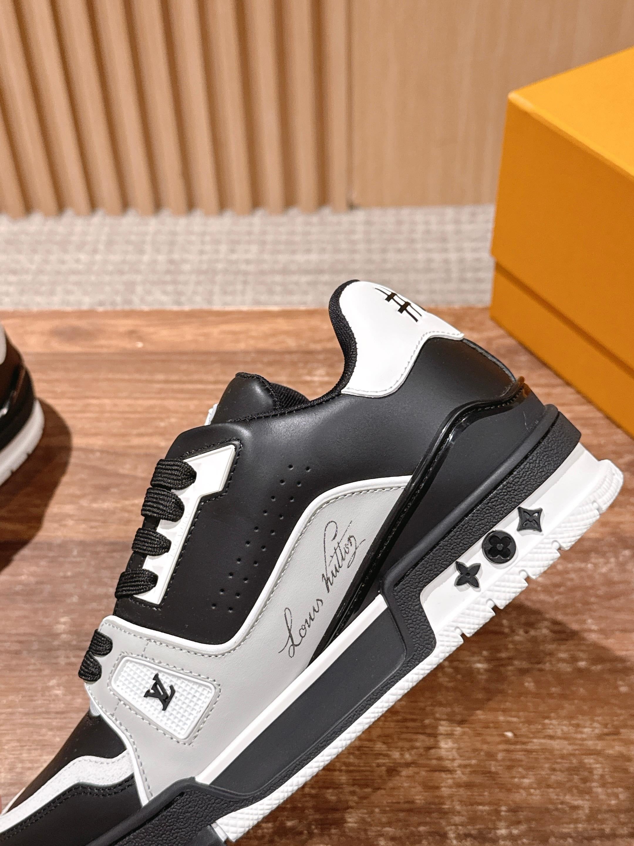 Black Shoes
