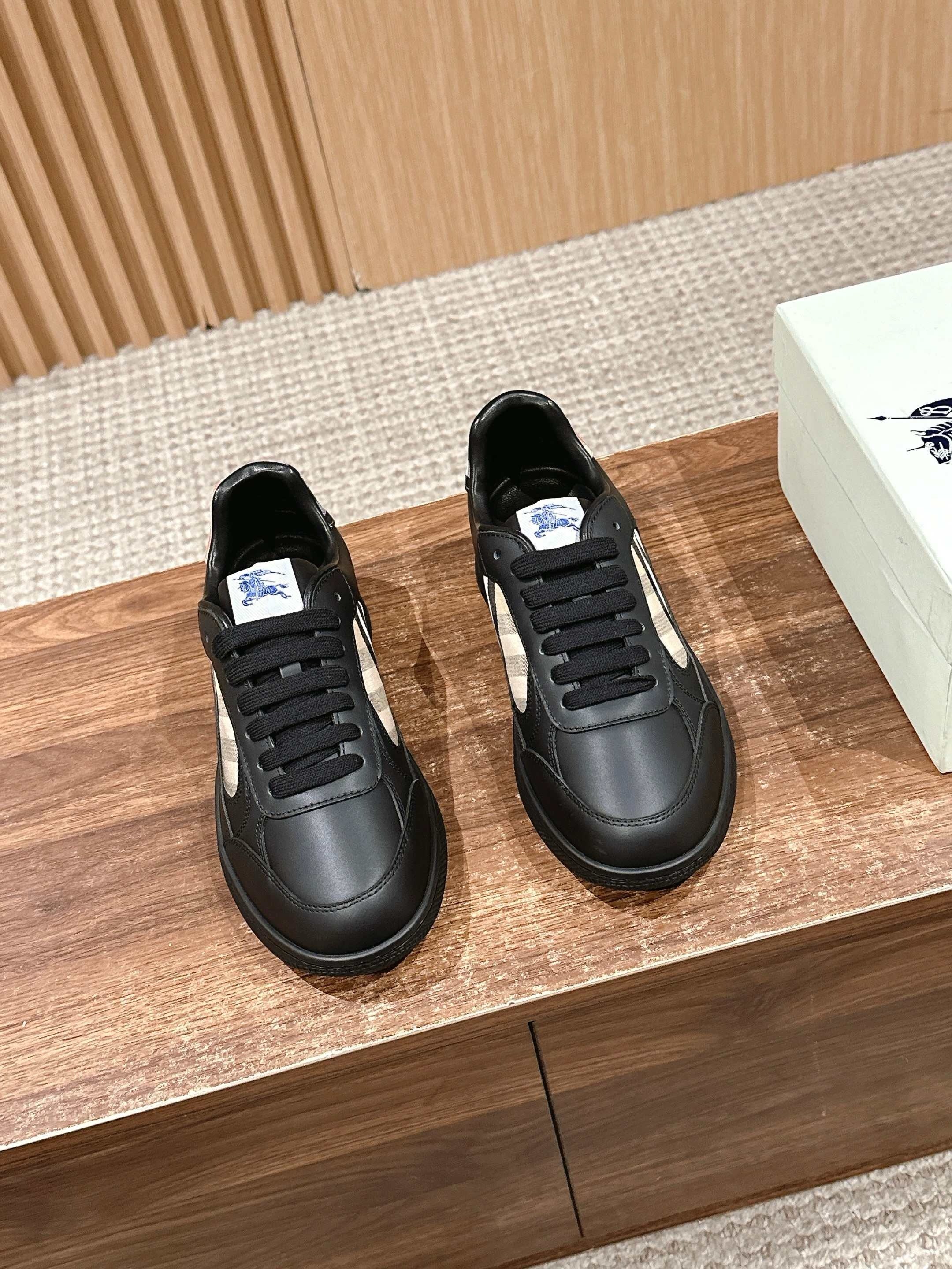 Black and White Shoes - FashionHype.xyz