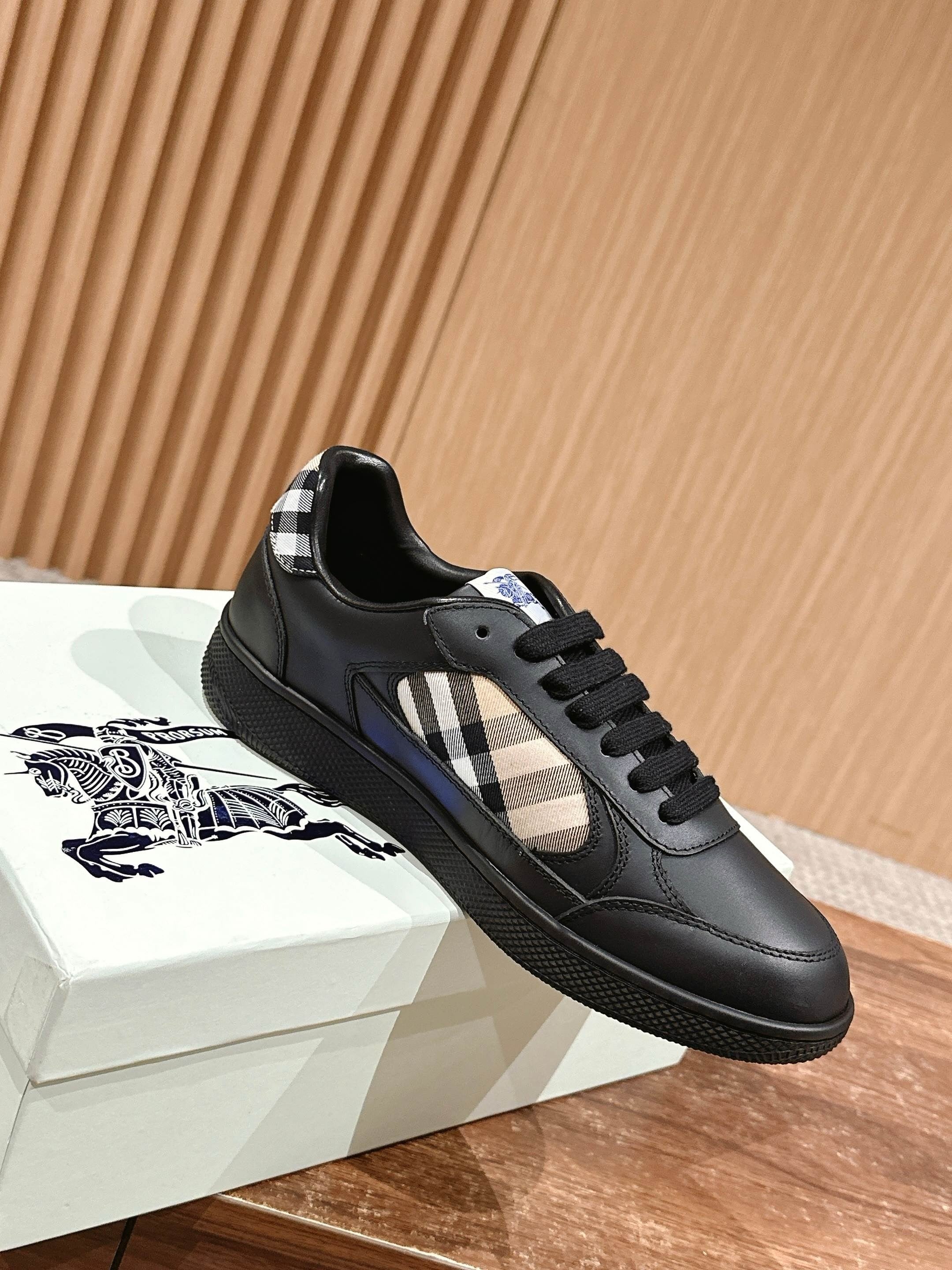 Black and White Shoes - FashionHype.xyz