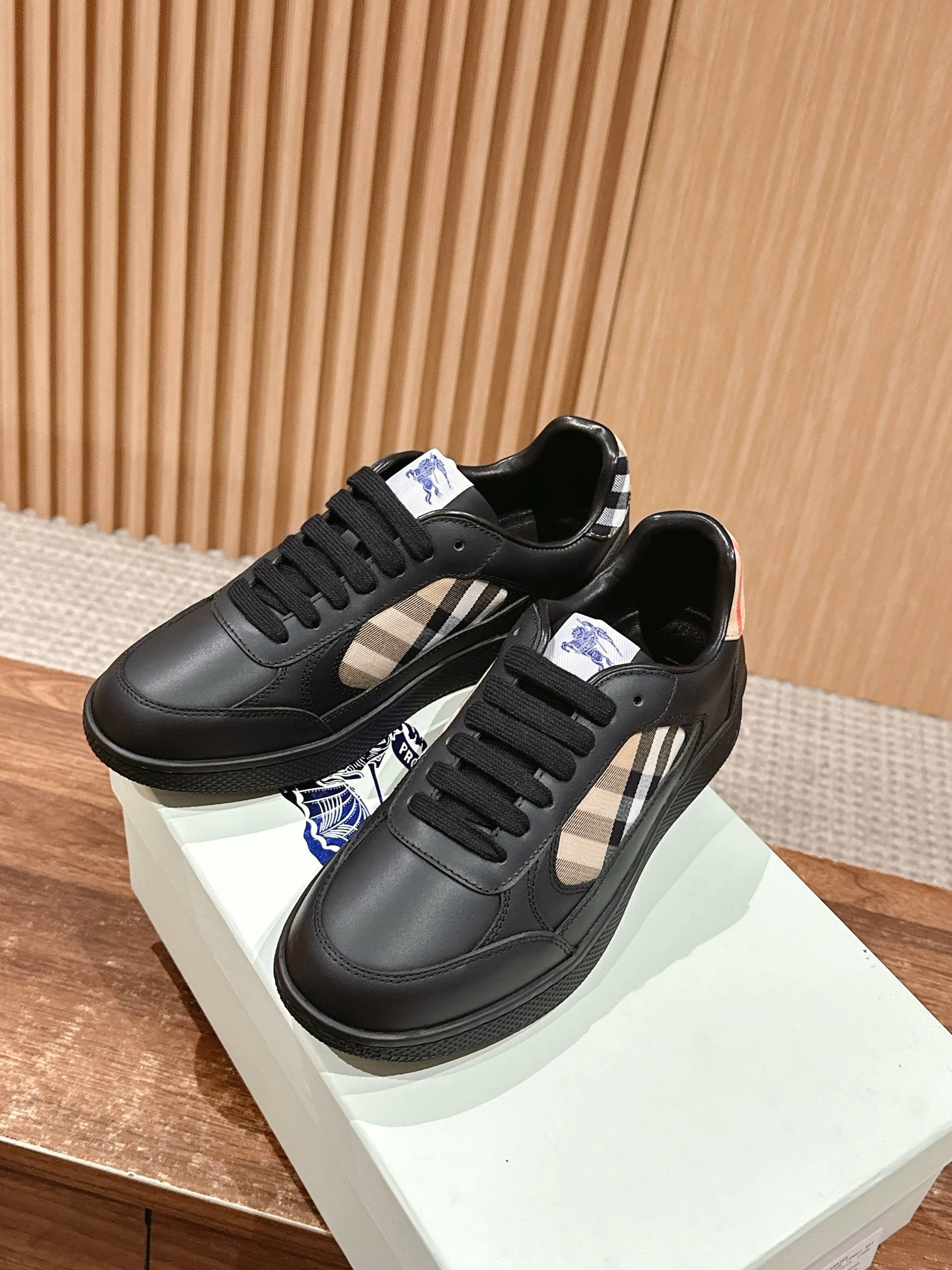 Black and White Shoes - FashionHype.xyz