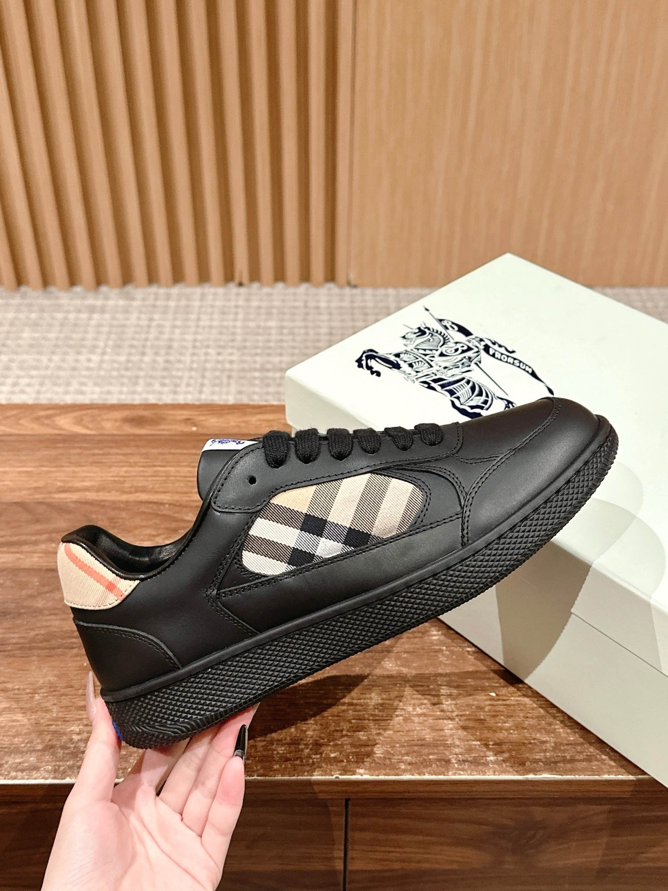Black and White Shoes - FashionHype.xyz