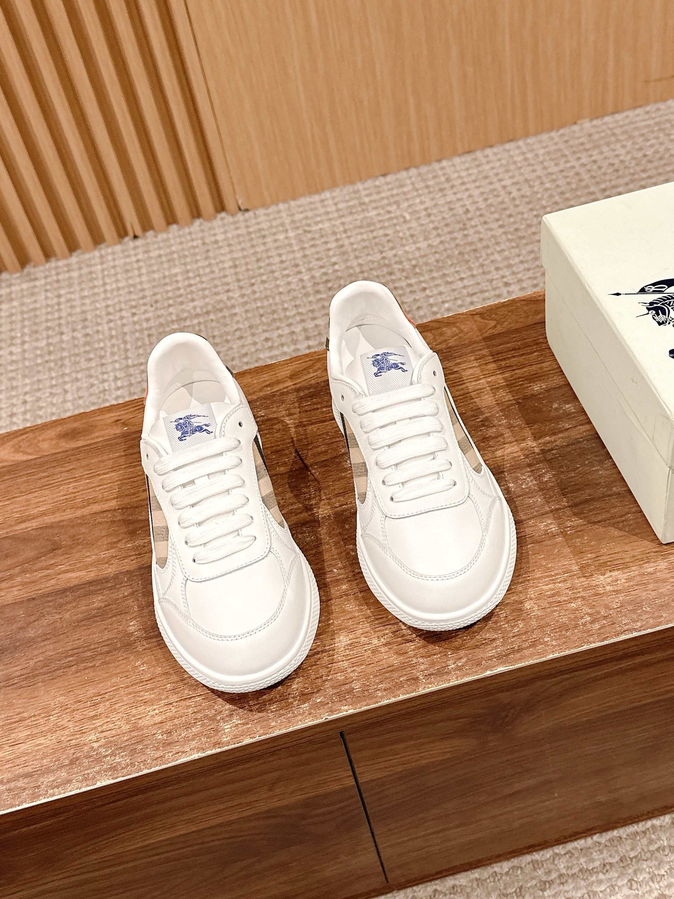 Black and White Shoes - FashionHype.xyz