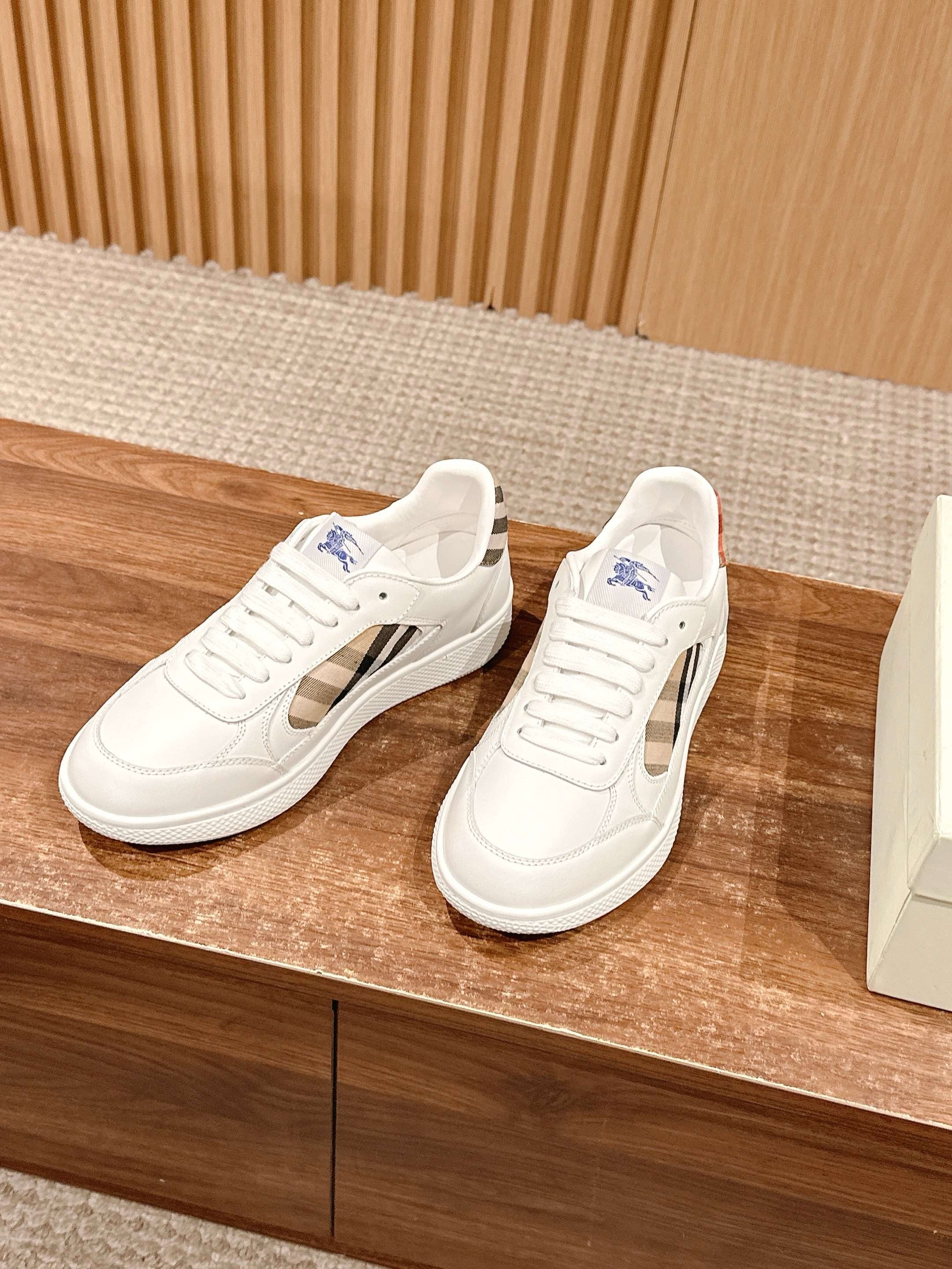 Black and White Shoes - FashionHype.xyz