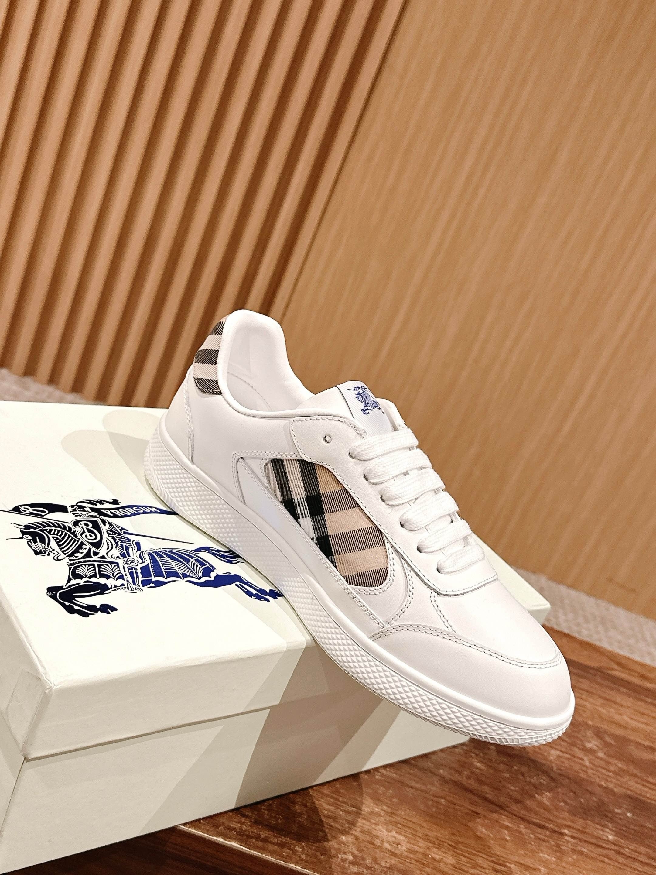 Black and White Shoes - FashionHype.xyz