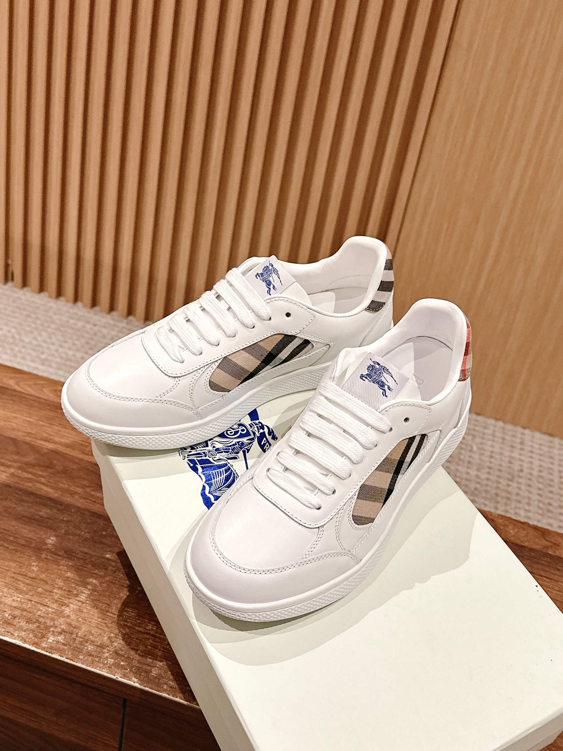 Black and White Shoes - FashionHype.xyz