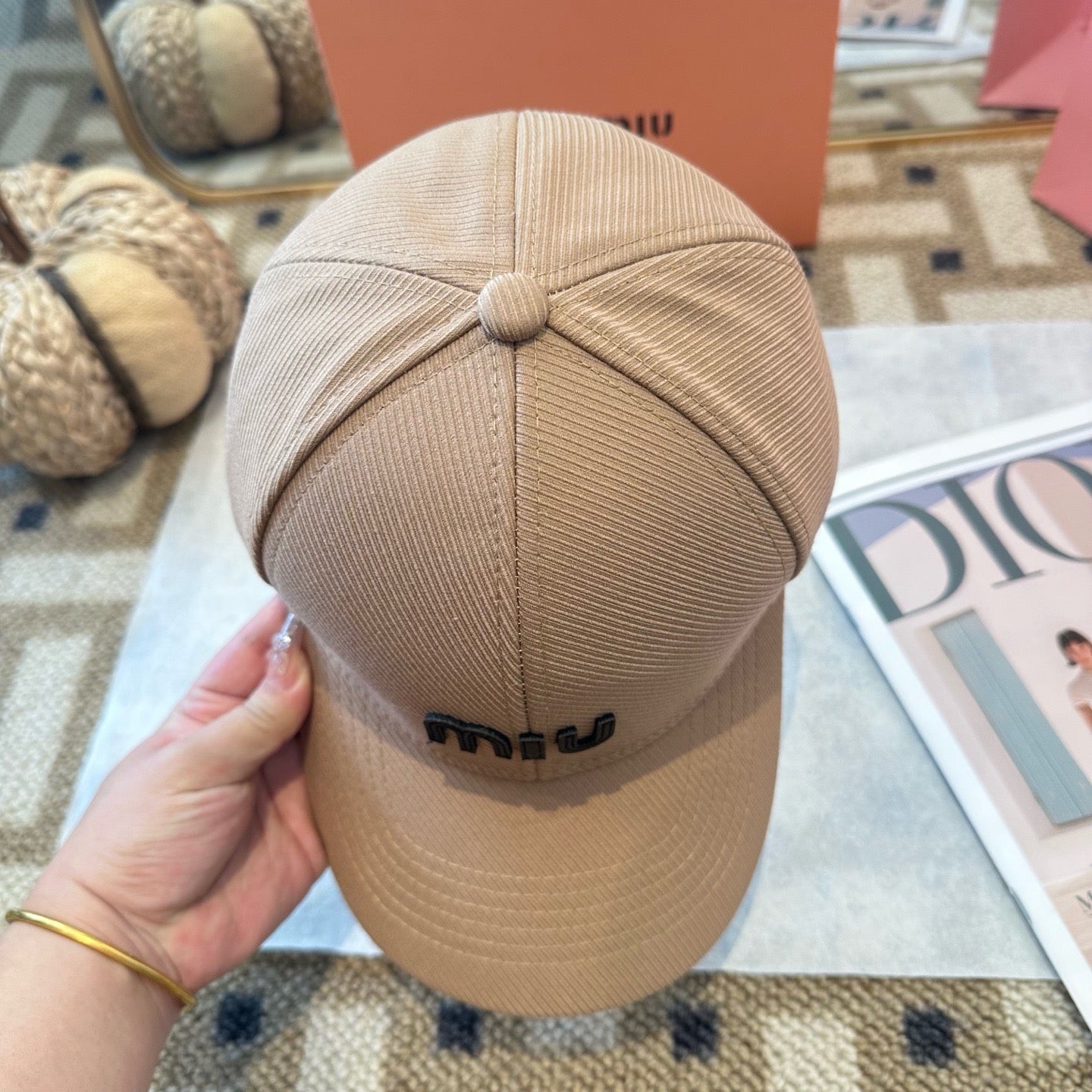 Grey Cap