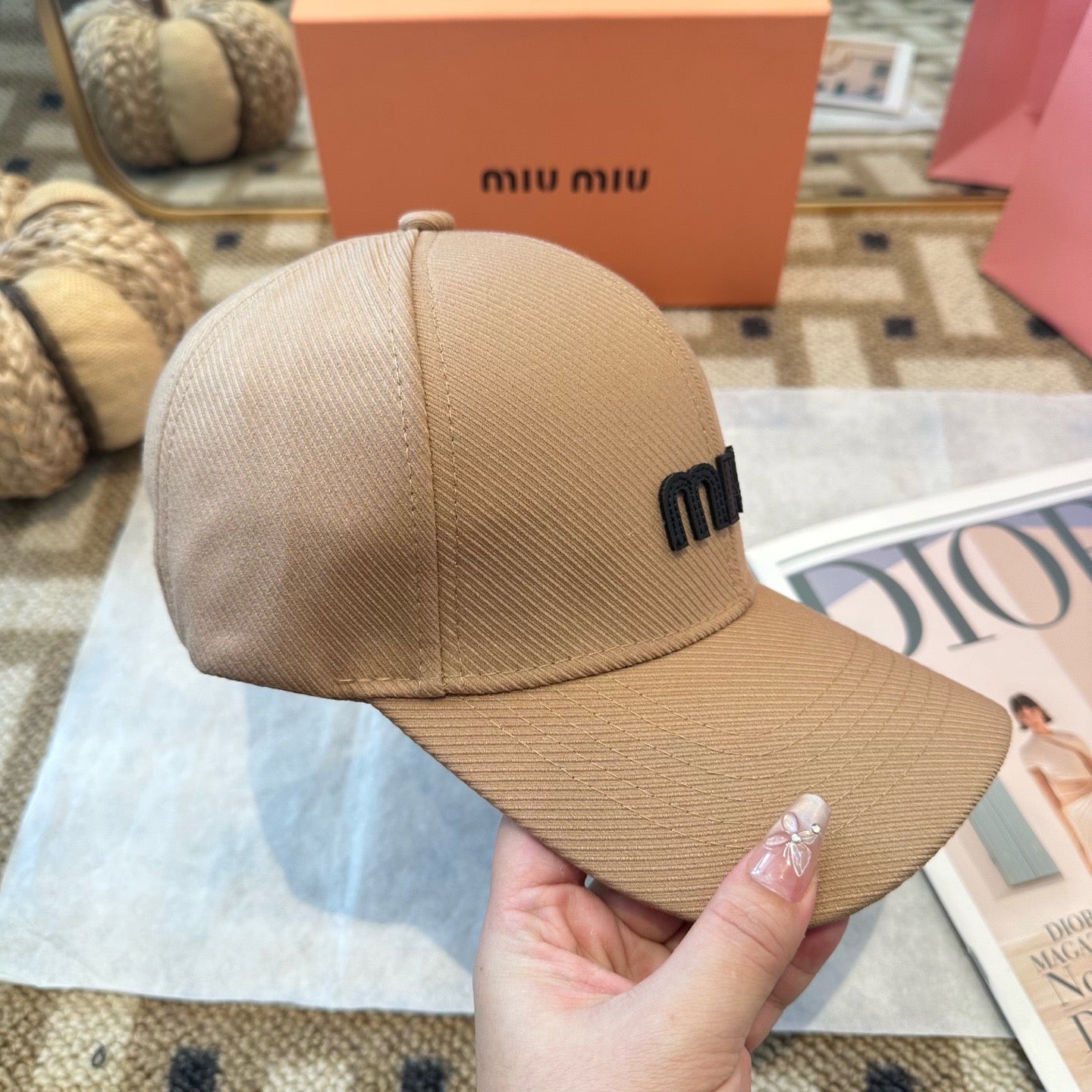 Grey Cap