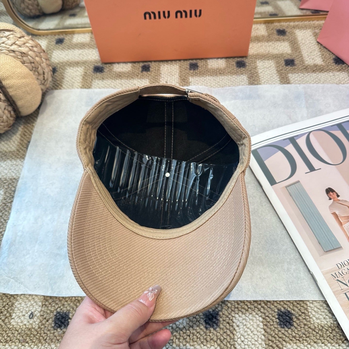 Grey Cap