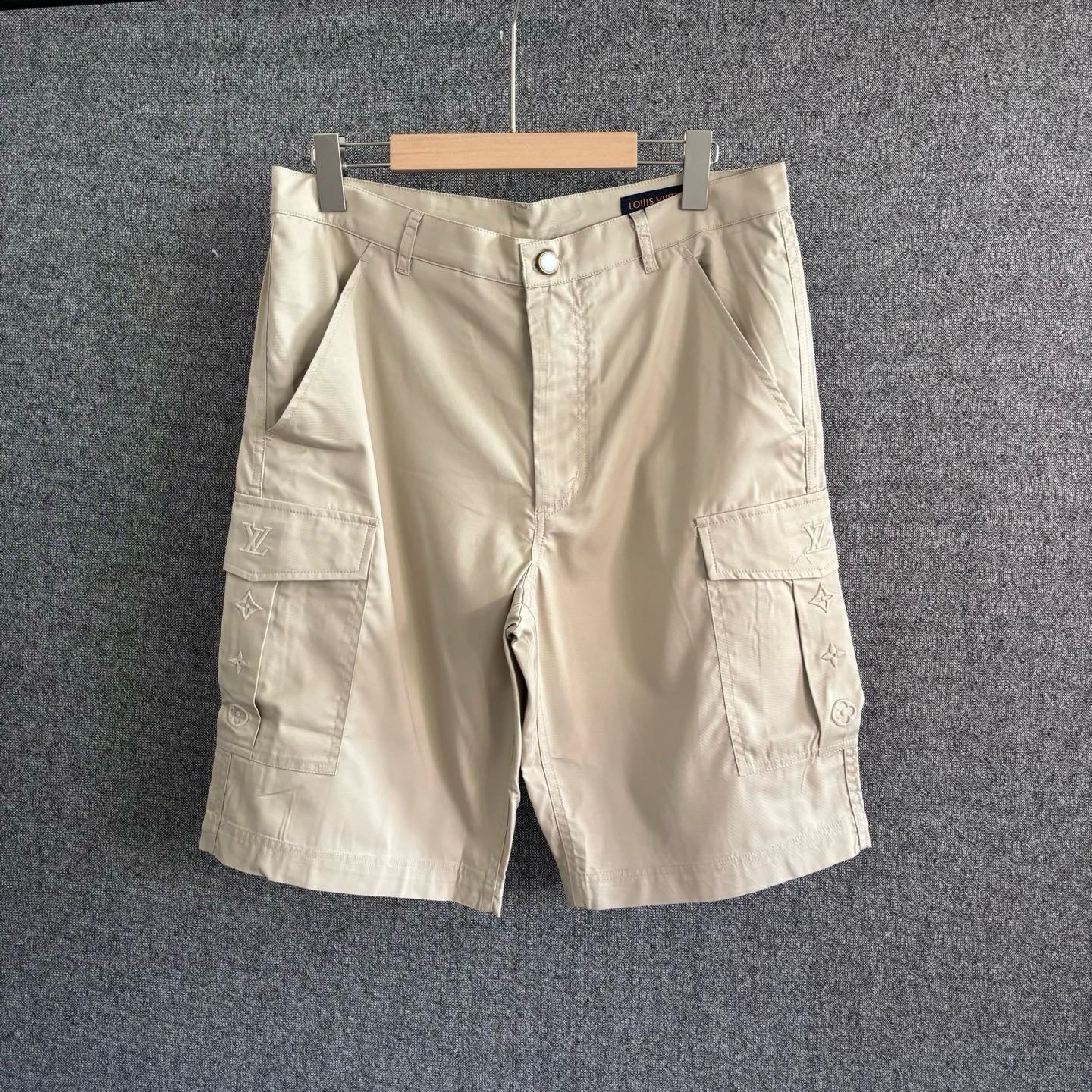 Off-white and Dark grey Short