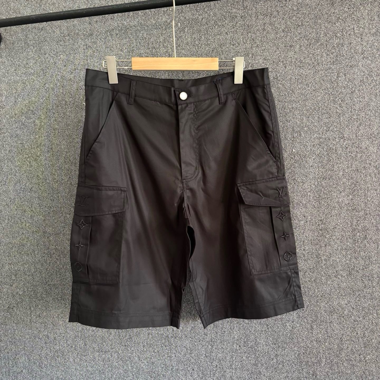 Off-white and Dark grey Short