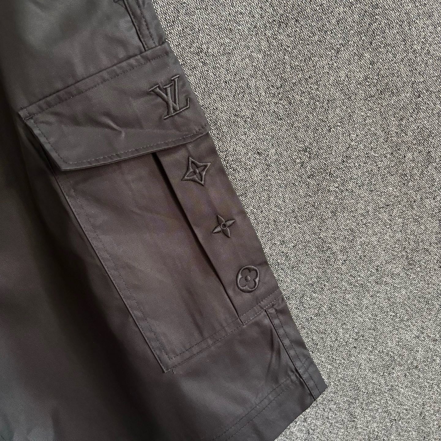 Off-white and Dark grey Short