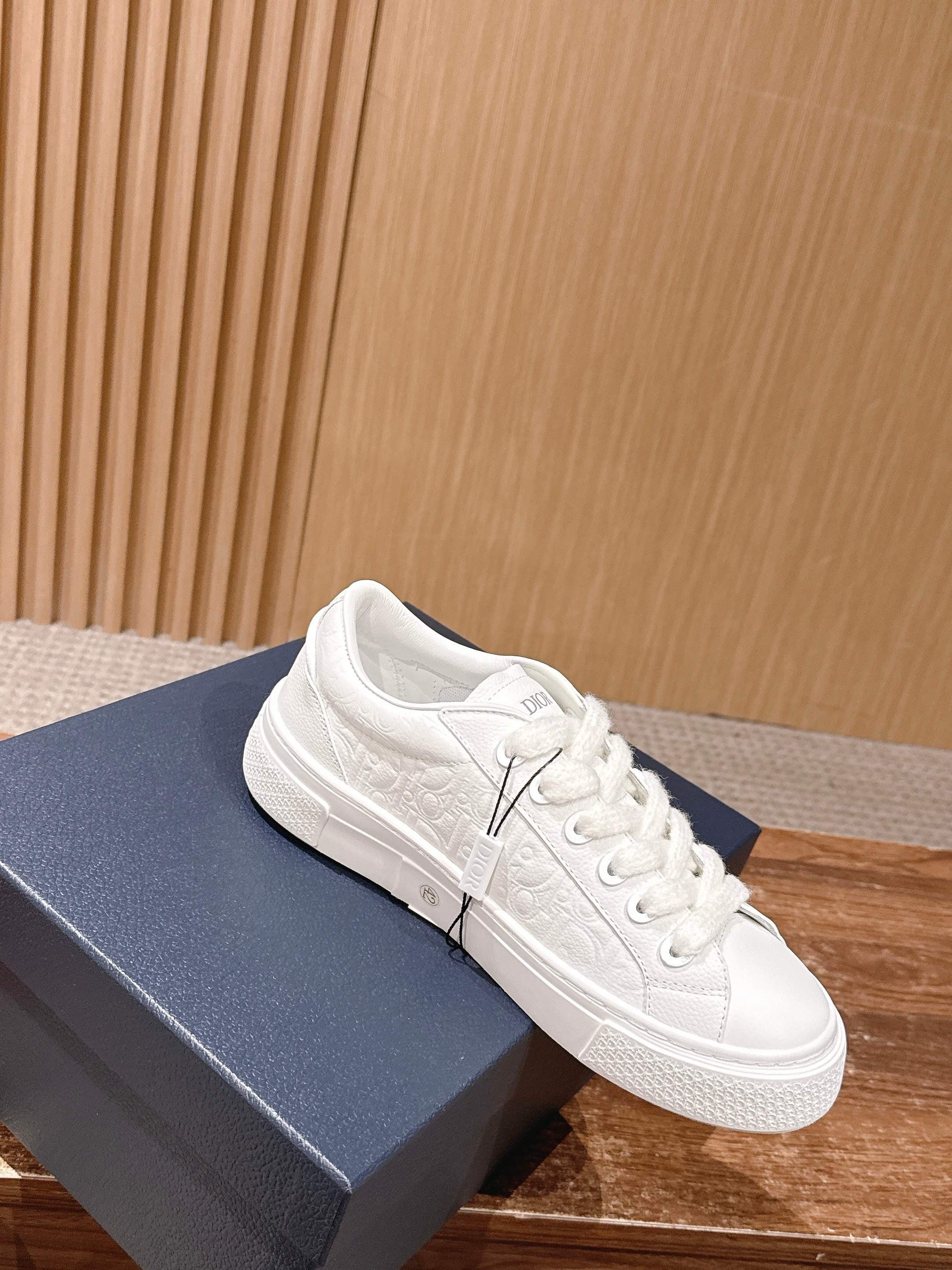 Black and White Shoes - FashionHype.xyz